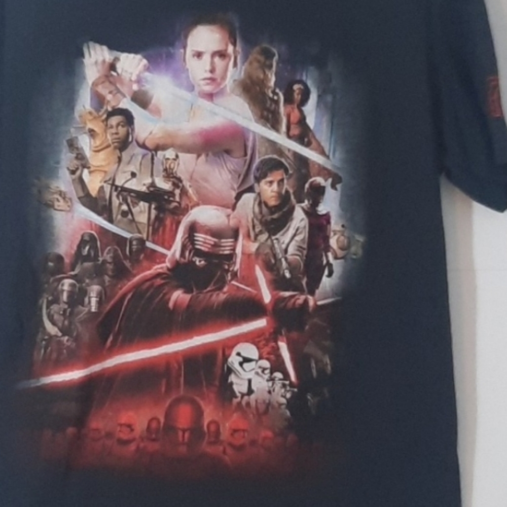 Star Wars t-shirt size small